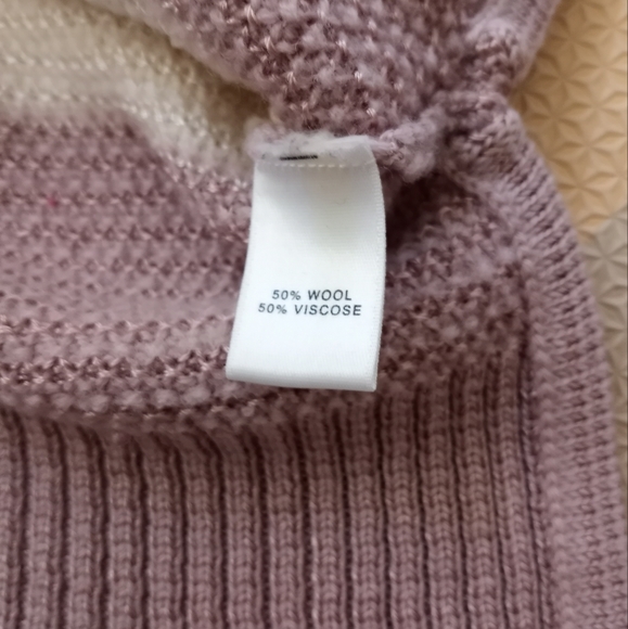 St. John V neck Stripe Top S - Picture 5 of 7